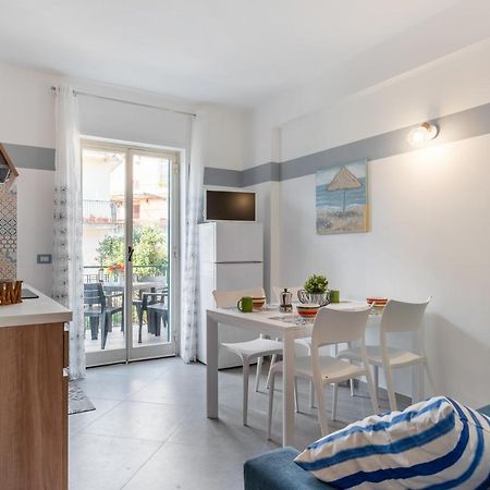 La Casa Di Tobia & Little Paradise Beach Apartments Giardini Naxos Bagian luar foto