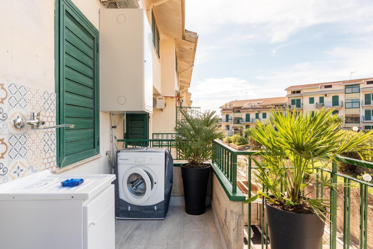 La Casa Di Tobia & Little Paradise Beach Apartments Giardini Naxos Bagian luar foto
