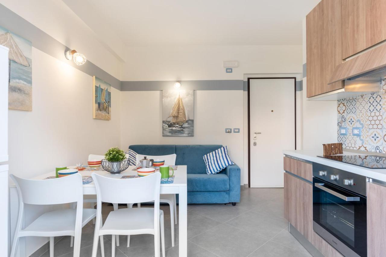 La Casa Di Tobia & Little Paradise Beach Apartments Giardini Naxos Bagian luar foto